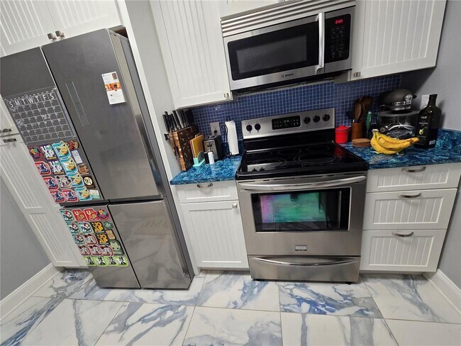 Building Photo - 19505 Quesada Ave