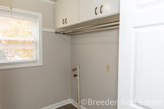 Building Photo - 300 Oakland Ave