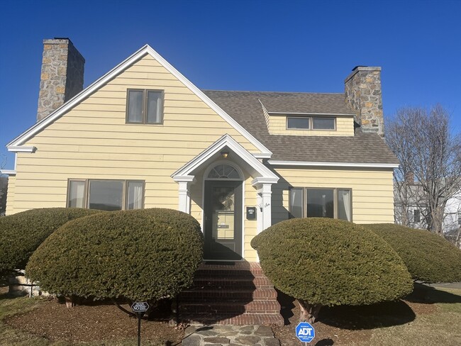 Building Photo - 6 Bass Rocks Rd