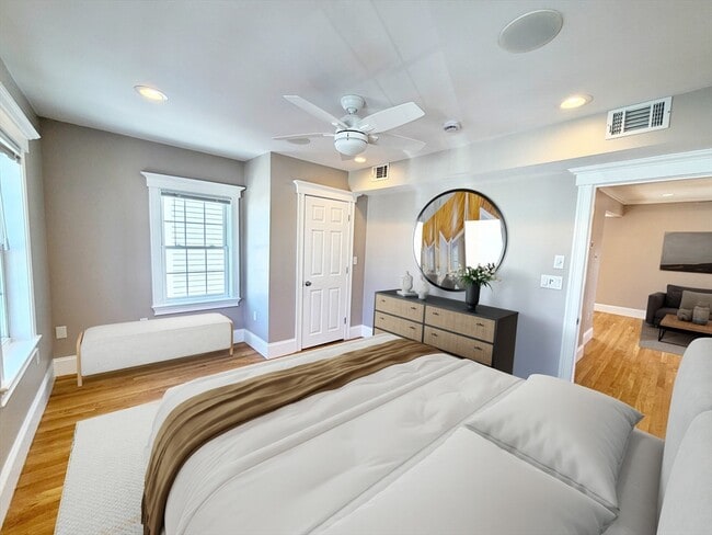 Building Photo - 37 Fenton St