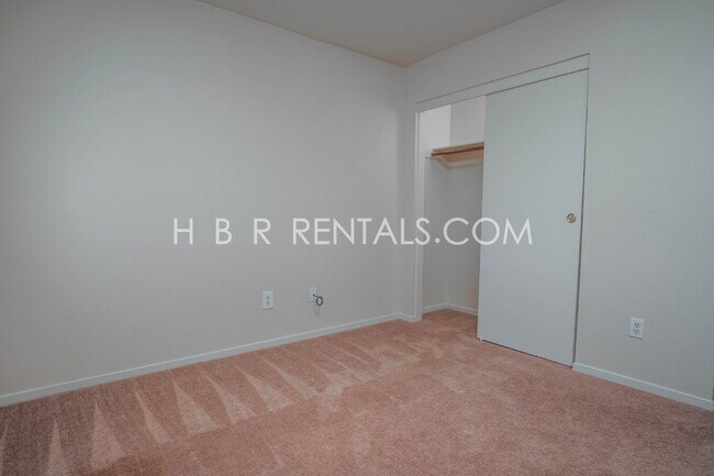 Building Photo - Charming 4-Bed, 2.5-Bath Home in Tracy’s E...