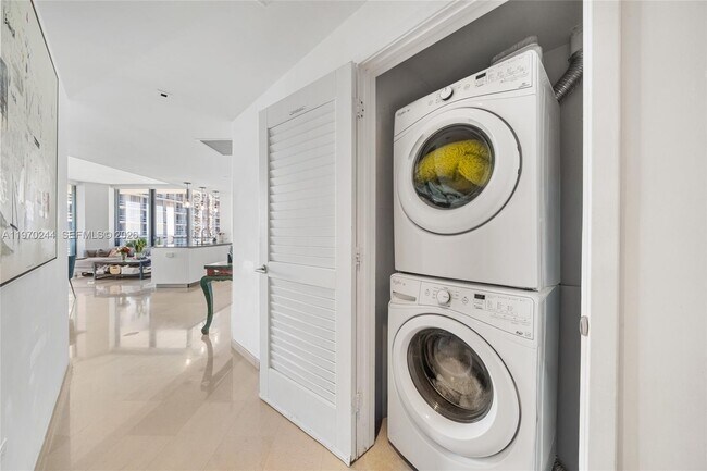 Building Photo - 88 SW 7th St