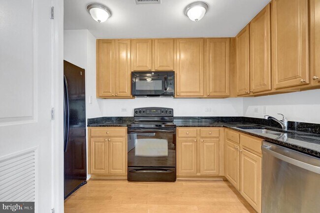 Building Photo - 2720 S Arlington Mill Dr