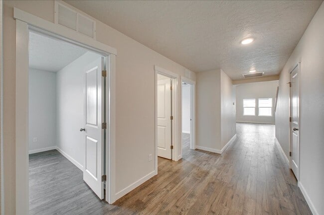 Building Photo - Beautiful 5 Bedroom Home in Nampa, Great L...