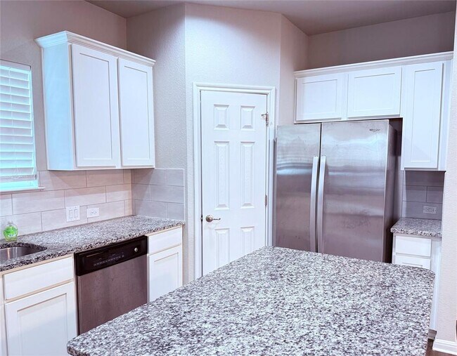 Building Photo - 805 Durness Dr