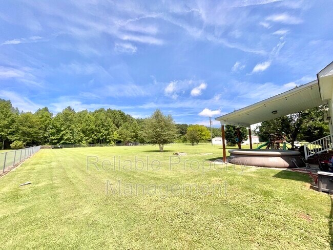 Building Photo - 879 O B J Rd