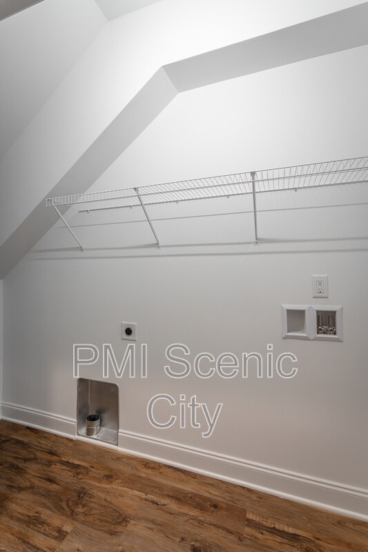 Building Photo - 2631 Rogers Dr SE