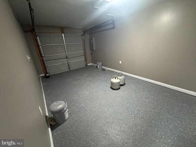Building Photo - 8216 Dellwood Ct