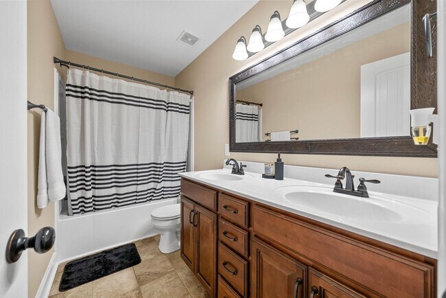 Building Photo - 667 Fox Hound Dr