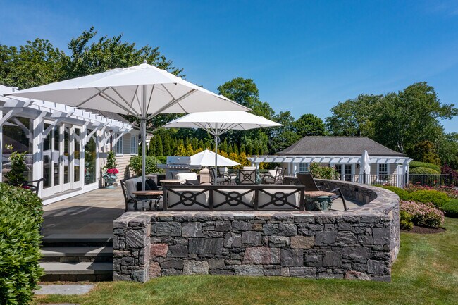 Building Photo - 3 Barclay Sq