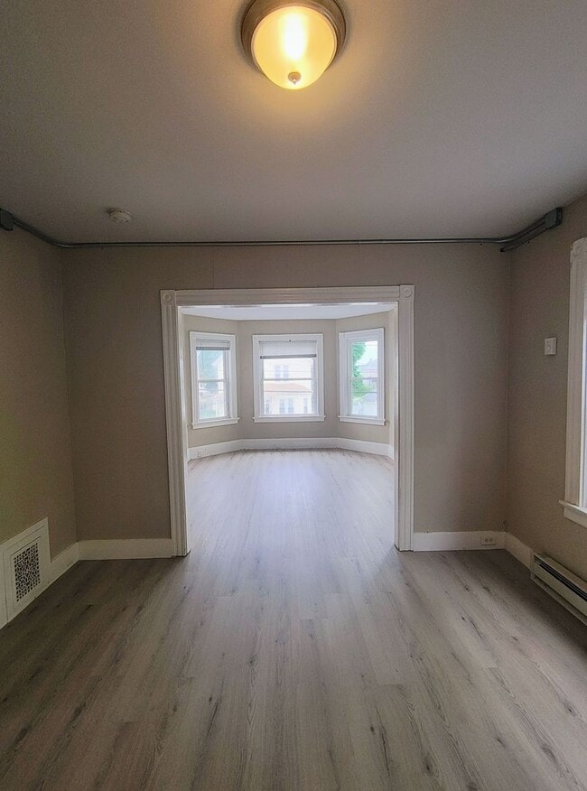 Building Photo - ****Cranston/Auburn Neighborhood - Two Bed...