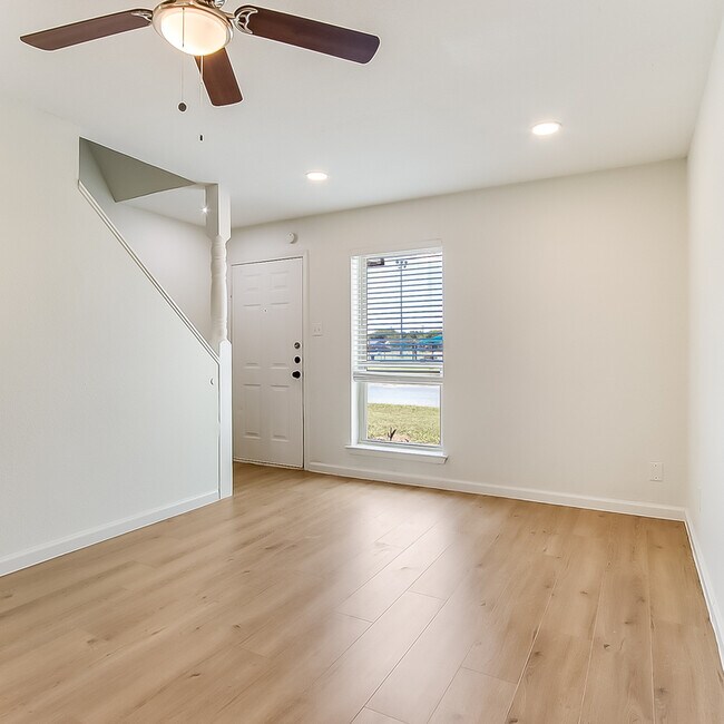 Building Photo - 408 Noble Ave