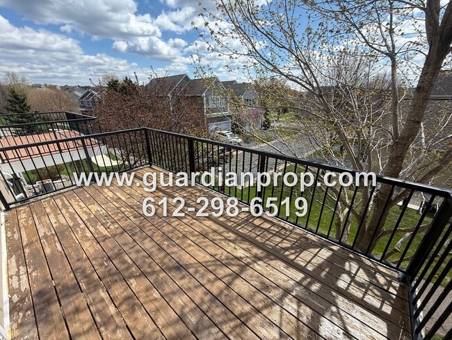 Building Photo - Luxury Townhouse Available Now, Lower Family Room w/Walkout, Balcony, 4 Baths, Large Primary