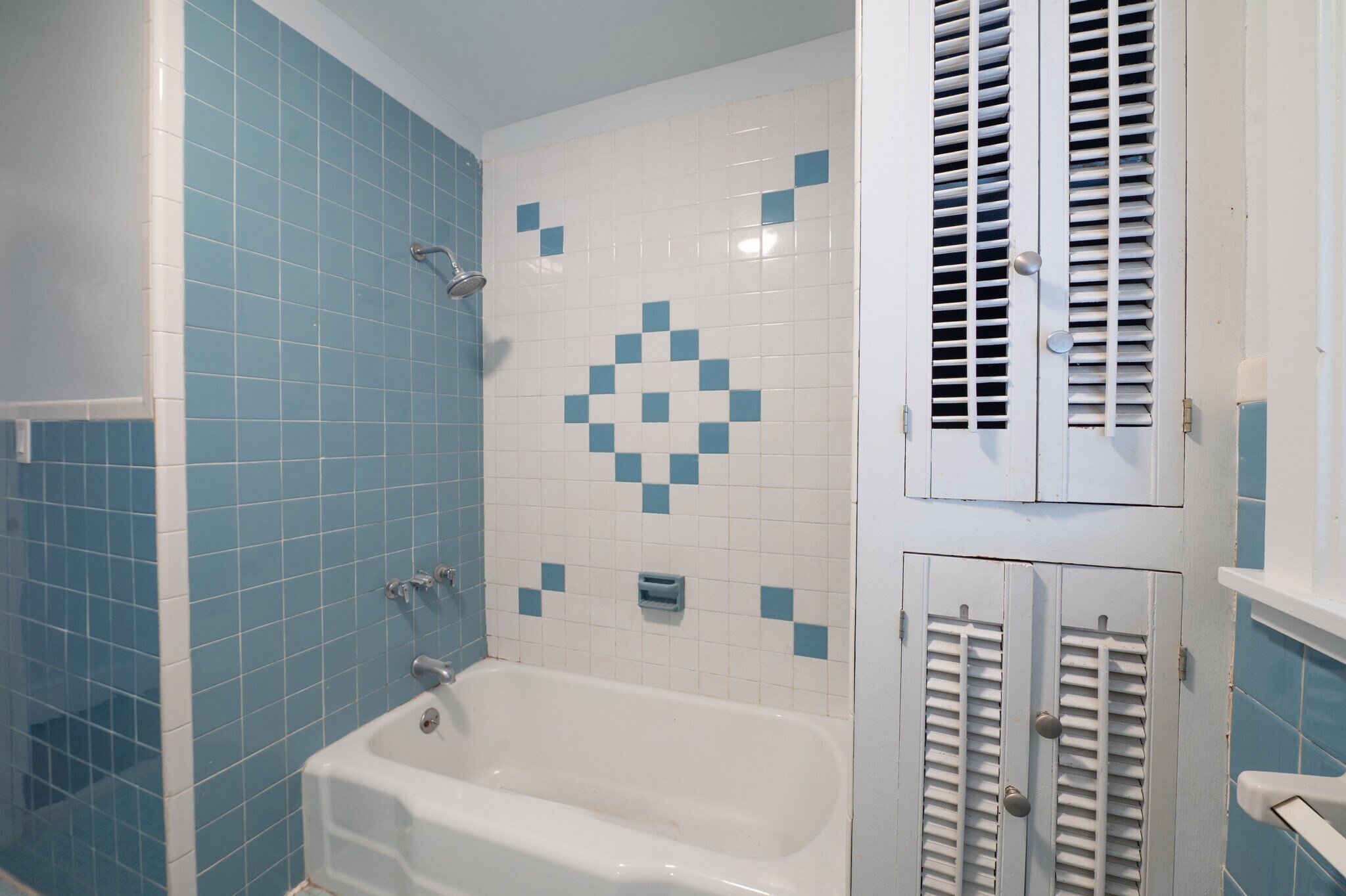 Bathroom 2 - 1592 Corbin Ave