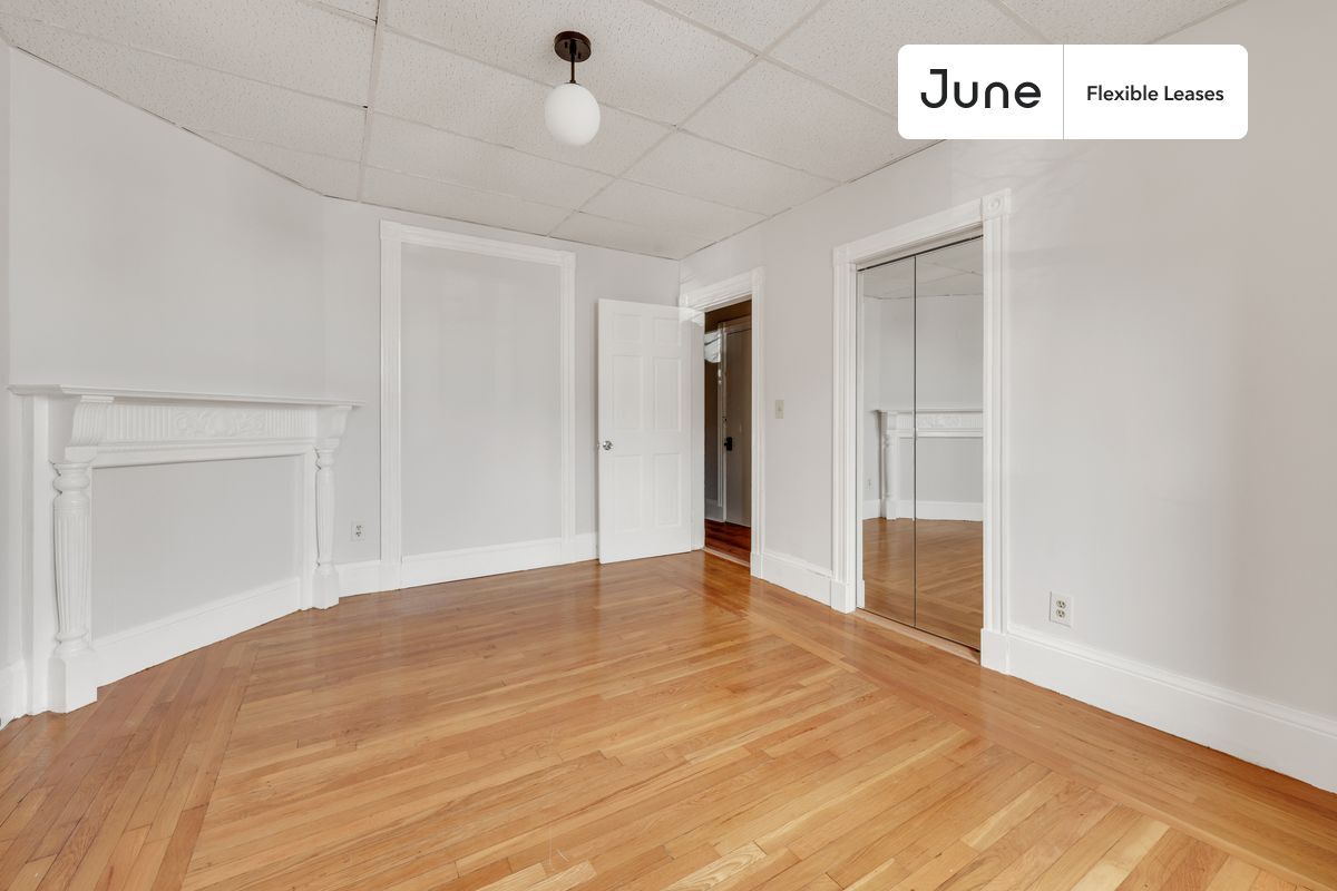 Building Photo - 823 Dorchester Ave