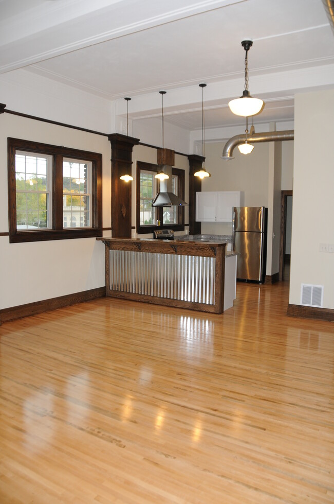 Building Photo - 165 N Central Ave