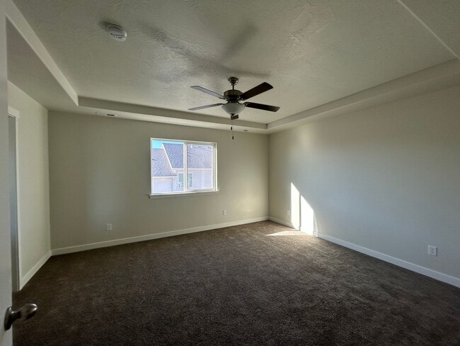 Building Photo - 3 Bedroom 2.5 Bathroom Townhome in Lehi!