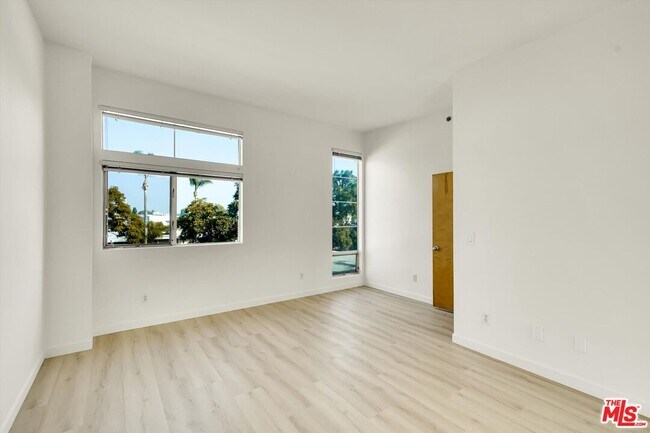 Building Photo - 11960 Iowa Ave