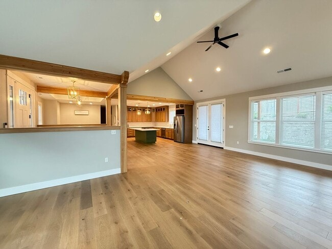 Building Photo - Elegant and Luxurious Cottage Grove Home