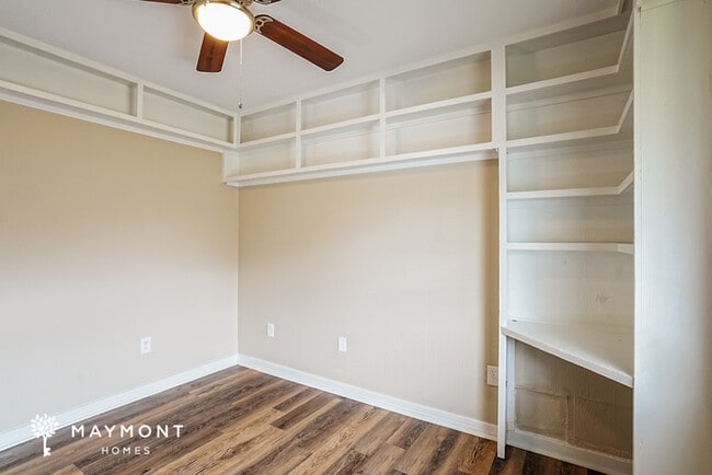 Building Photo - 213 Van Doren Dr