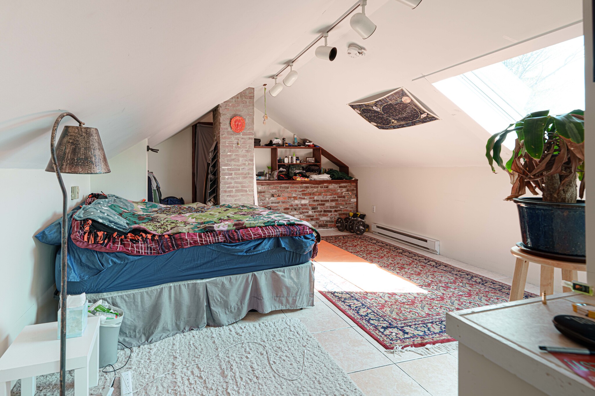 Attic 4 th Bedroom - 8 Niles St