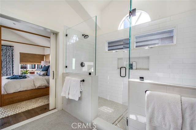 Building Photo - 327 Anade Ave