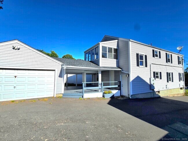 Building Photo - 387 Quaker Ln S
