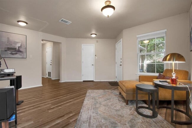 Building Photo - 18205 Topsail St