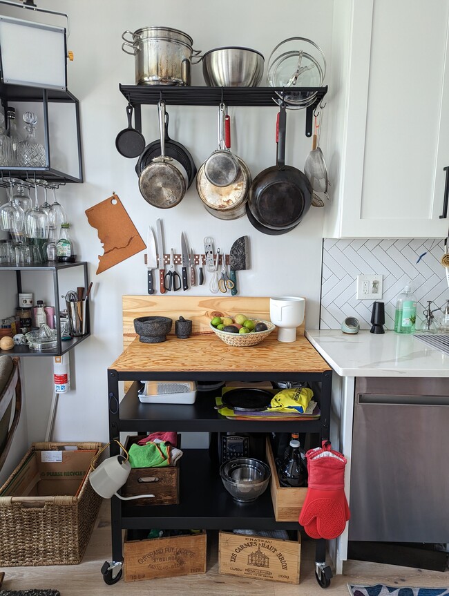 Fully equipped kitchen - 459 Florida Ave NW