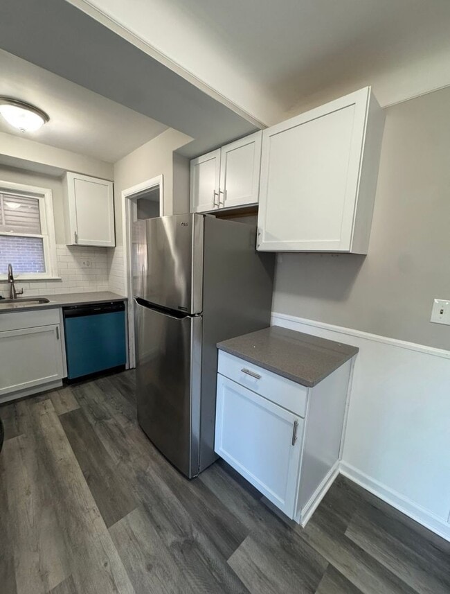 Building Photo - Charming newly renovated 3 bedroom bungalow