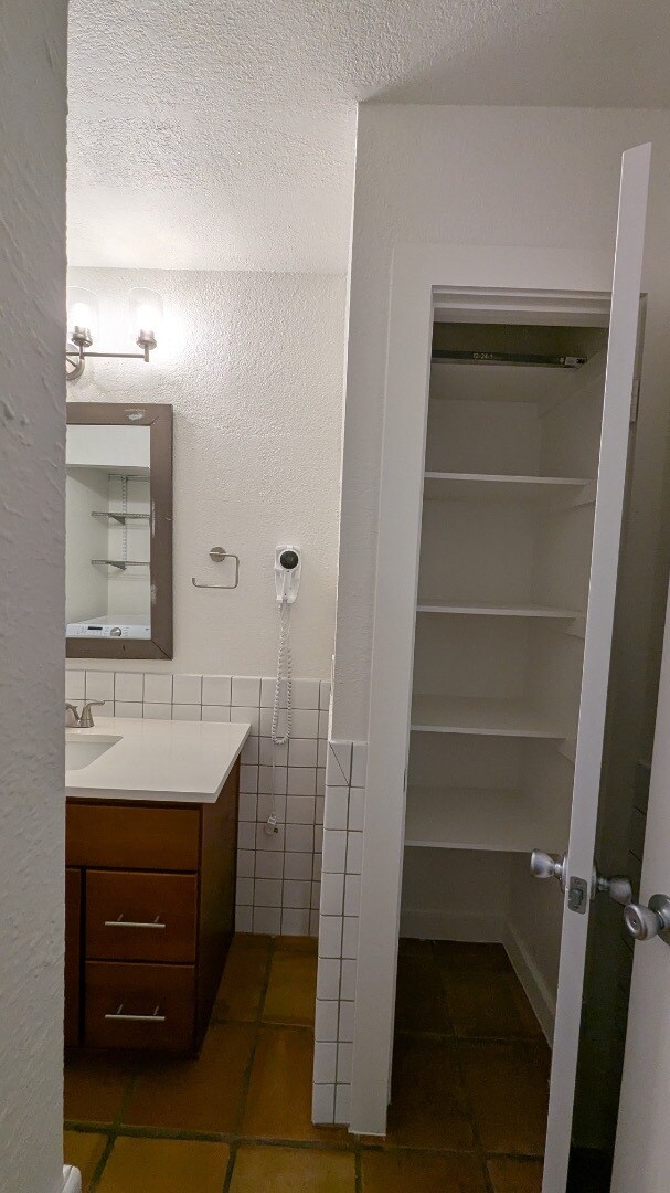 Building Photo - 11901 Swearingen Dr