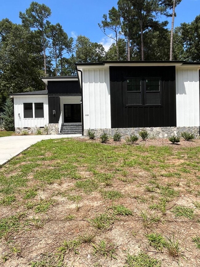 Building Photo - Three bedroom, 2.5 bath newly constructed ...