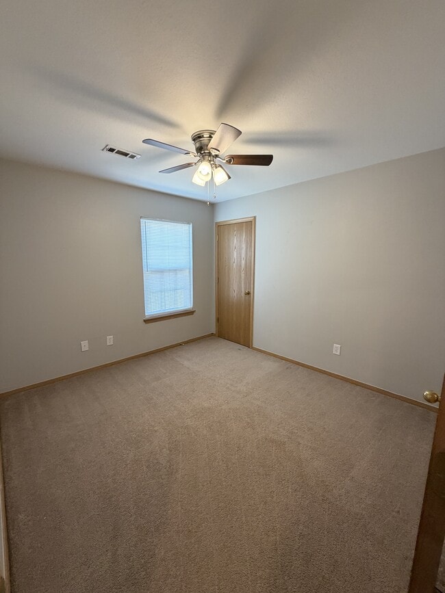 Building Photo - 340 Grant Springs Dr