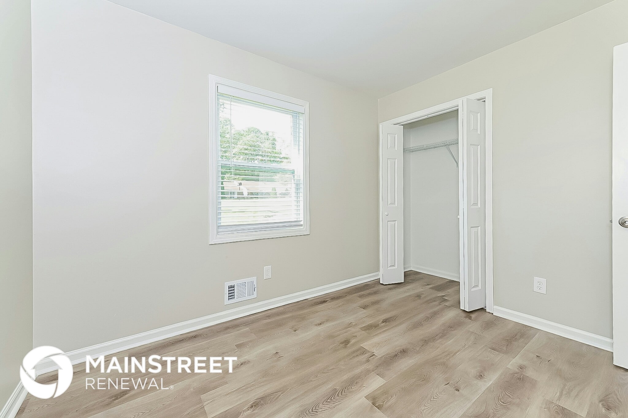 Building Photo - 2816 Knollview Dr