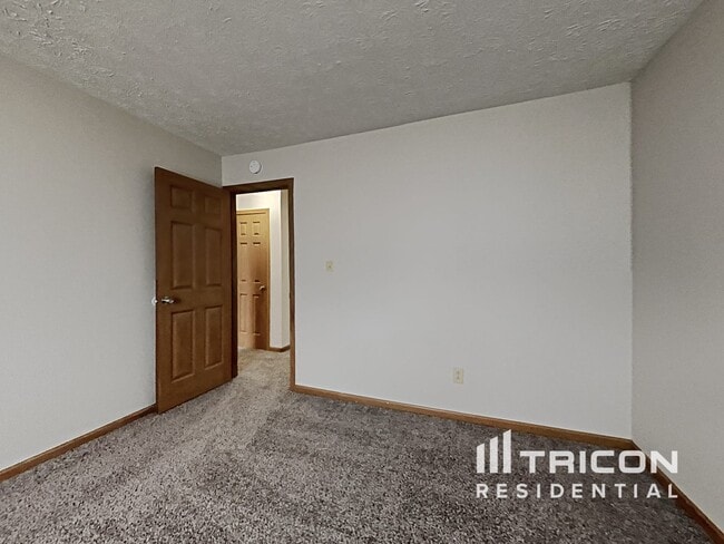 Building Photo - 1372 Evergreen Dr