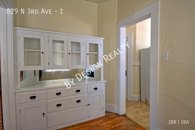 Building Photo - Historic - 1918 - 2 Bed 1 Bath - Just off ...