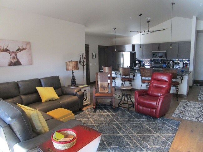 Building Photo - Delightful Monterra 2 Bed 2 Bath Condo wit...