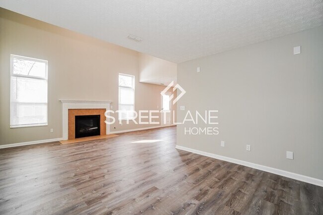 Building Photo - Large 3 BR attractive home is ready for mo...
