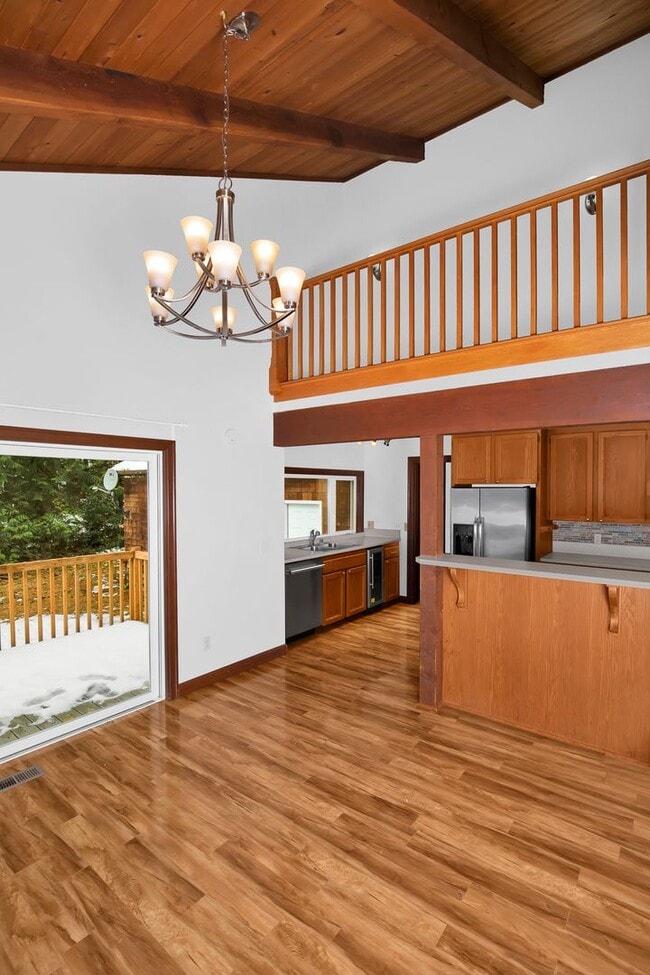 Building Photo - Private 4 Bedroom Retreat on 5-Acres Cottage Lake
