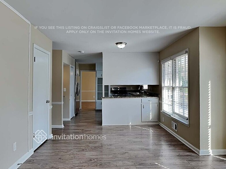 Building Photo - 2550 Raintree Way NE