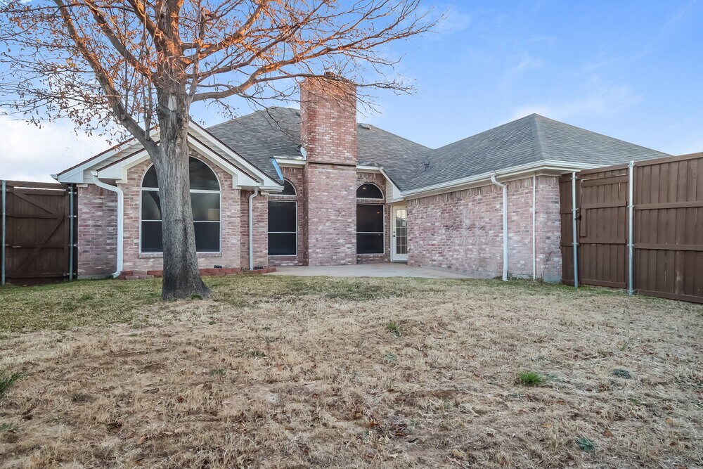 Building Photo - 2307 Stillwater Dr