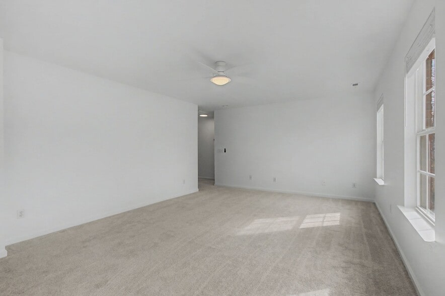 Building Photo - 2932 Burtonwood Dr