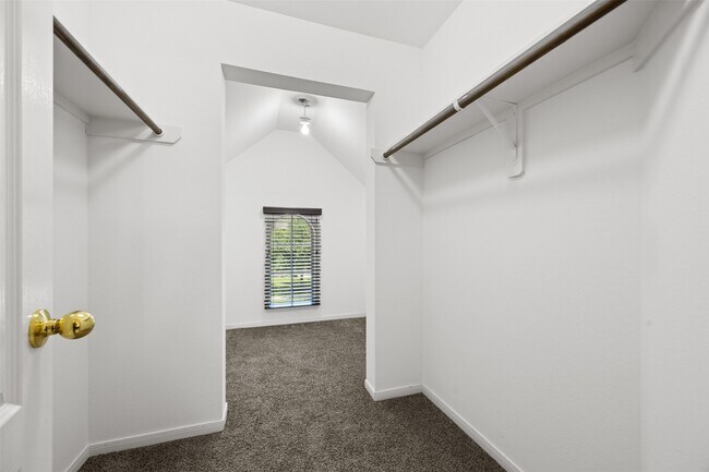 Building Photo - 13938 Sawmill Run Ln
