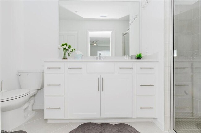 Building Photo - 15285 Green Acre Avenue Unit 418