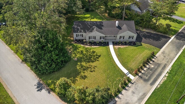 Building Photo - Renovated Ranch in North Wlmington