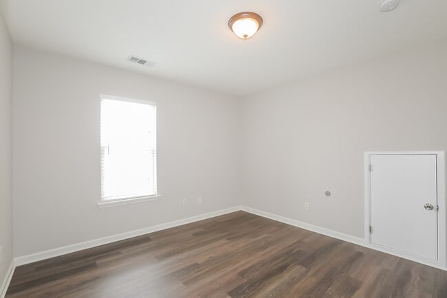 Building Photo - 818 Prairie Ln