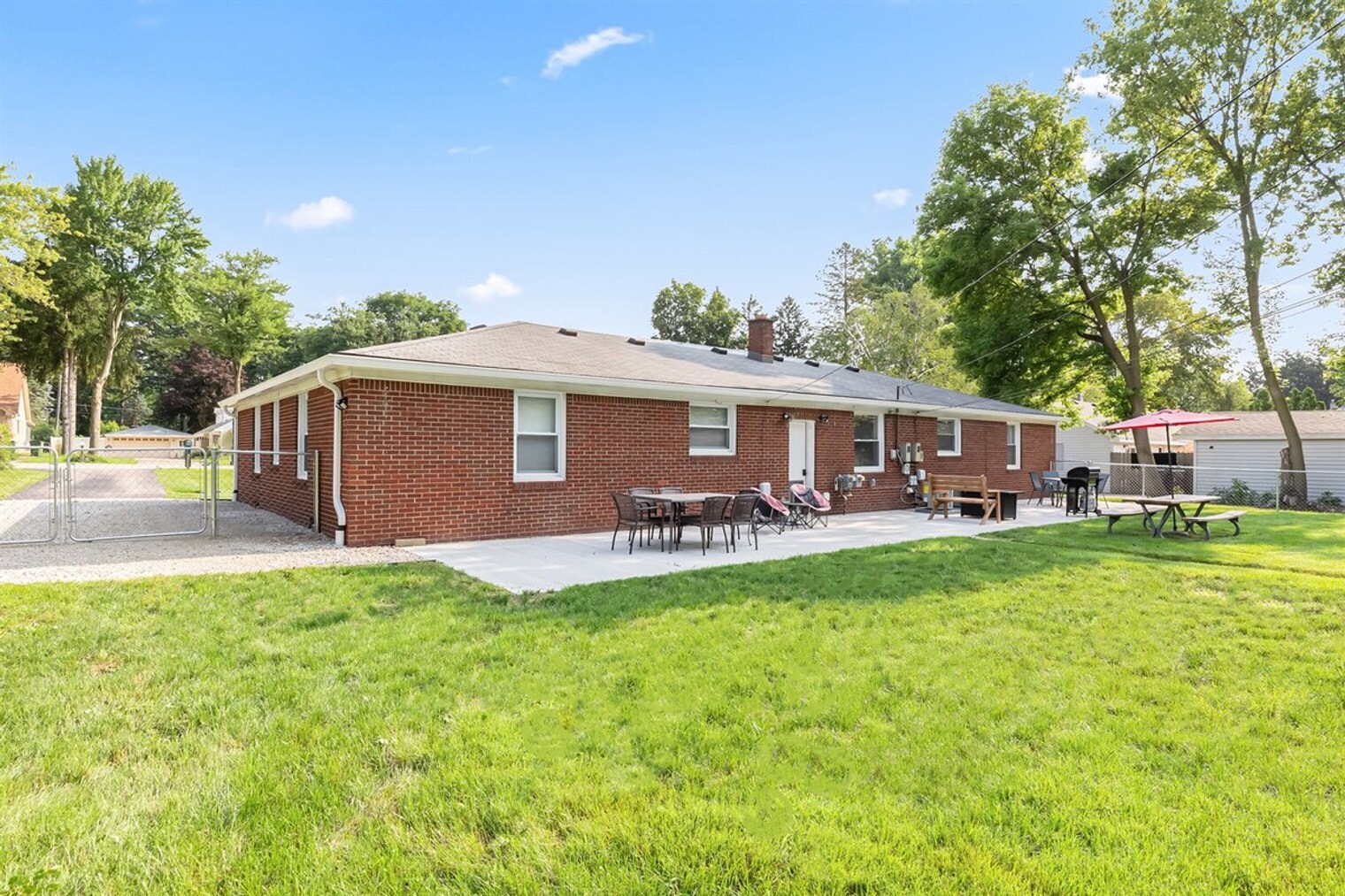 Building Photo - 8254 Mary Ann Ave