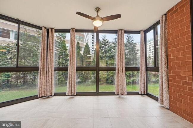 Building Photo - 1001 N Randolph St