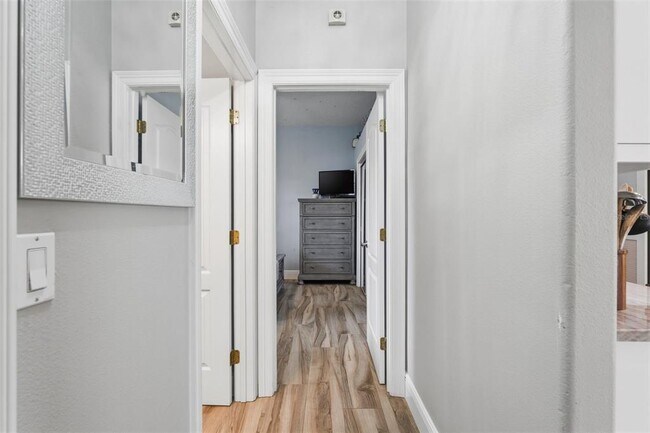 Building Photo - 6331 Yellow Wood Pl