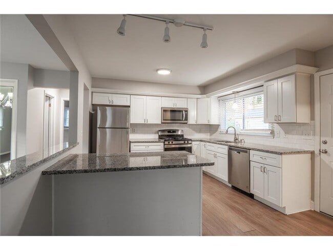 Building Photo - 6418 Knoll St